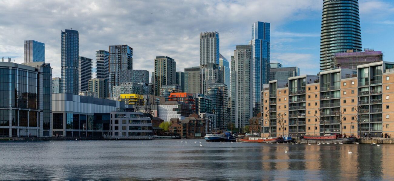 14-Year-Old Boy Drowns in Millwall Outer Dock Tragedy 14-Year-Old Boy Drowns in Millwall Outer Dock Tragedy