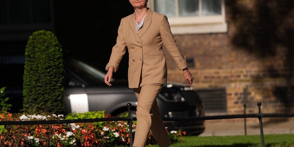 Yvette Cooper Pledges Fast-Track Care for MND Patients, Honors Rob Burrow