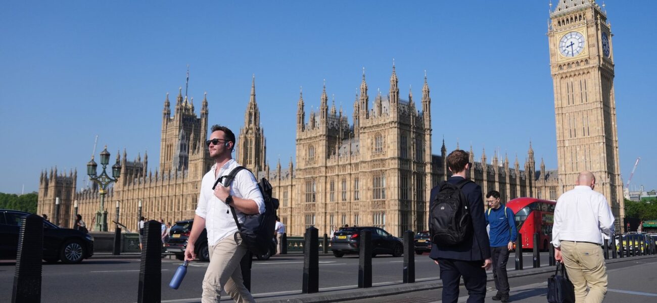 UK Job Market Stabilizes: Job Vacancies Reach Five-Year Low UK Job Market Stabilizes: Job Vacancies Reach Five-Year Low
