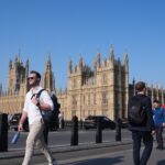 UK Job Market Stabilizes: Job Vacancies Reach Five-Year Low