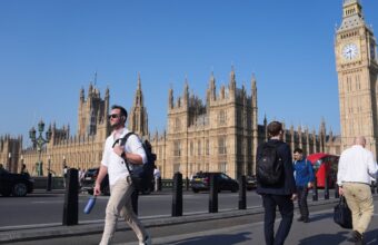 UK Job Market Stabilizes: Job Vacancies Reach Five-Year Low