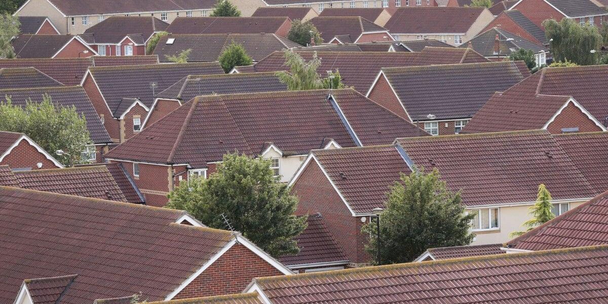 UK House Prices Stall as Mortgage Rates Climb