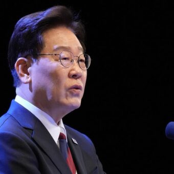 South Korean President Calls for Formal End to Korean War South Korean President Calls for Formal End to Korean War