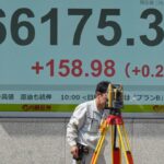 Asian Markets Drop as Bond Pressures Intensify Ahead of Jackson Hole Asian Markets Drop as Bond Pressures Intensify Ahead of Jackson Hole