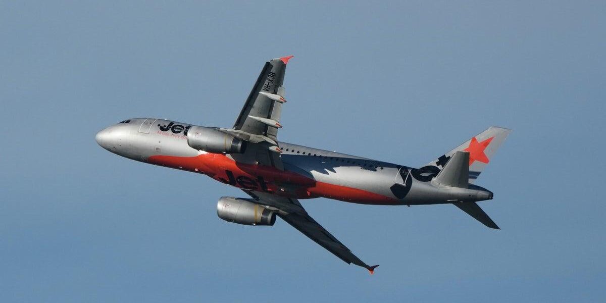 Jetstar Announces Carry-On Bag Fee for Overhead Lockers Starting February Jetstar Announces Carry-On Bag Fee for Overhead Lockers Starting February