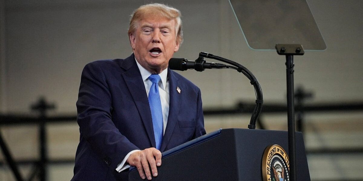 Trump Claims ‘Young Beautiful Girls’ Visit White House to Thank Him Trump Claims ‘Young Beautiful Girls’ Visit White House to Thank Him