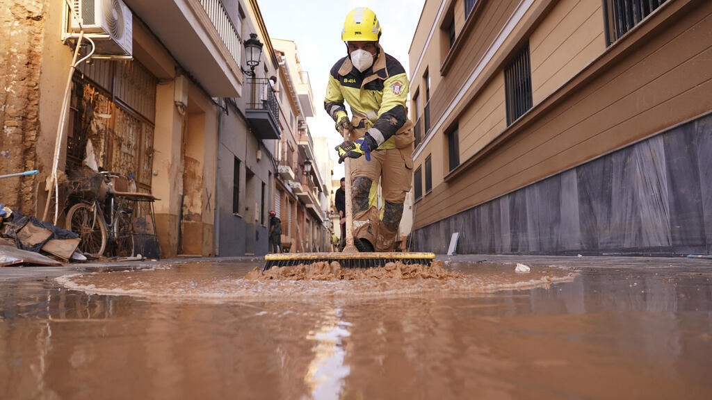 Flood and Landslide in Northwestern Spain Kill Two, Injure Two Babies
