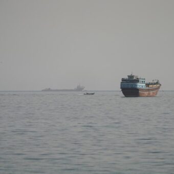 US Signals Imminent Hormuz Deal as Oil Prices Plummet US Signals Imminent Hormuz Deal as Oil Prices Plummet