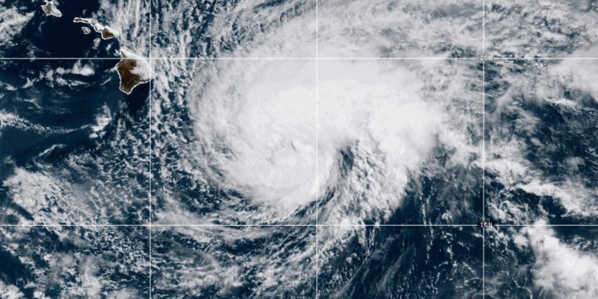 Hurricane Lala Threatens Rare Landfall on Hawaii’s Big Island Hurricane Lala Threatens Rare Landfall on Hawaii’s Big Island