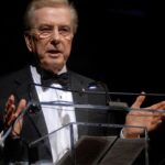 Lloyd Robertson, Esteemed CTV News Anchor, Passes Away at 92 Lloyd Robertson, Esteemed CTV News Anchor, Passes Away at 92