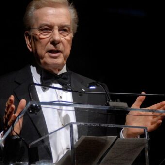 Lloyd Robertson, Esteemed CTV News Anchor, Passes Away at 92