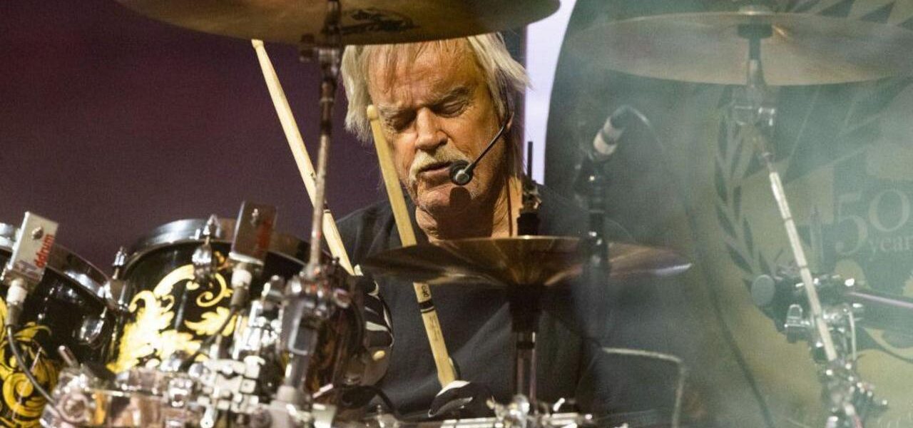ZZ Top Drummer Frank Beard Passes Away at 77 ZZ Top Drummer Frank Beard Passes Away at 77