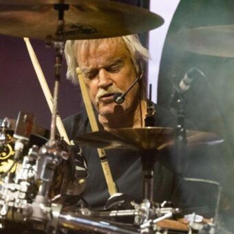 ZZ Top Drummer Frank Beard Passes Away at 77 ZZ Top Drummer Frank Beard Passes Away at 77