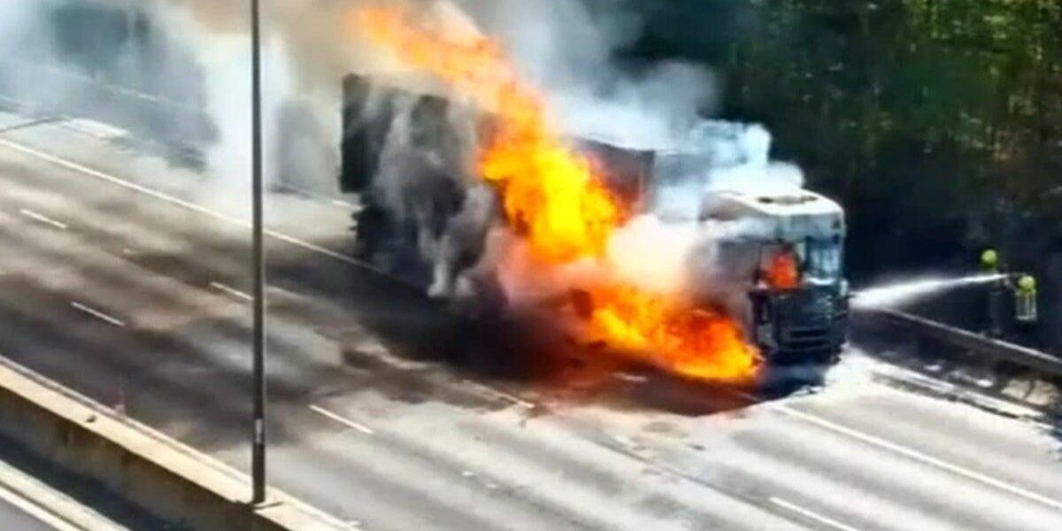 M6 Motorway Severe Delays After Lorry Fire Incident M6 Motorway Severe Delays After Lorry Fire Incident