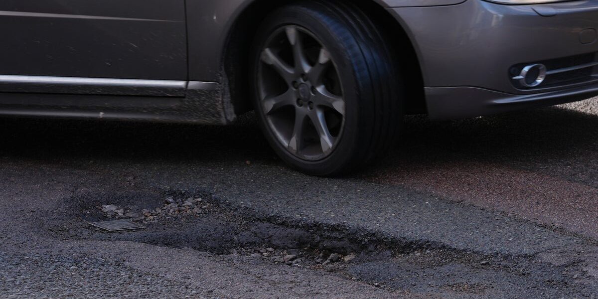 Extreme Heat Exacerbates UK Pothole Crisis, Motorists Face £3.3bn Annual Repair Costs Extreme Heat Exacerbates UK Pothole Crisis, Motorists Face £3.3bn Annual Repair Costs