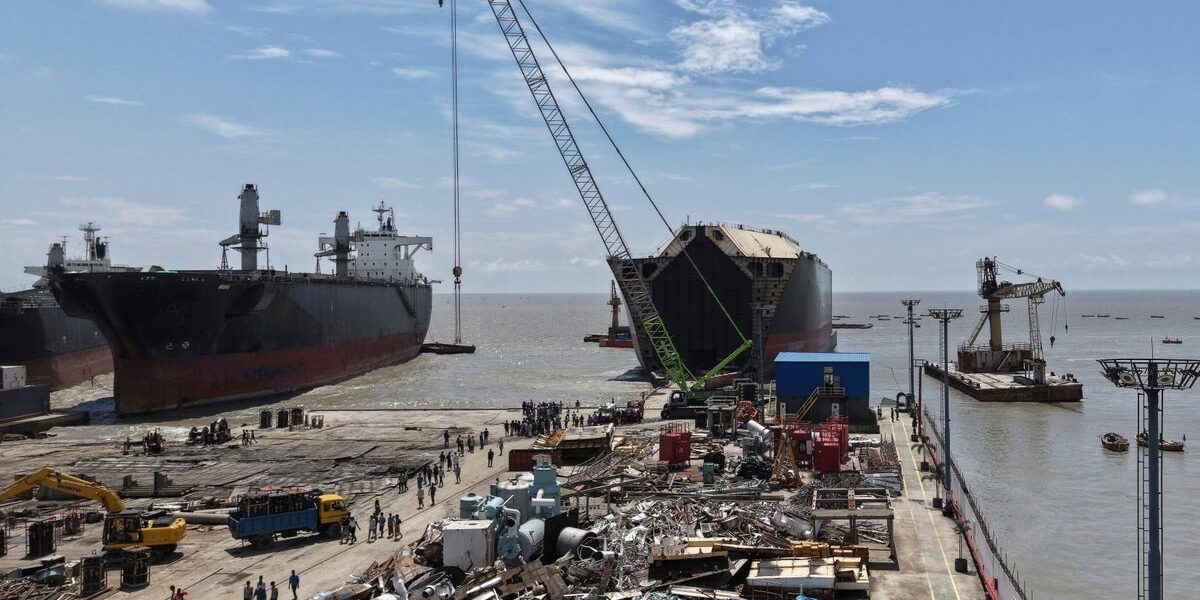 Toxic Gas Leak at Bangladesh Shipbreaking Yard Kills Eight Workers Toxic Gas Leak at Bangladesh Shipbreaking Yard Kills Eight Workers