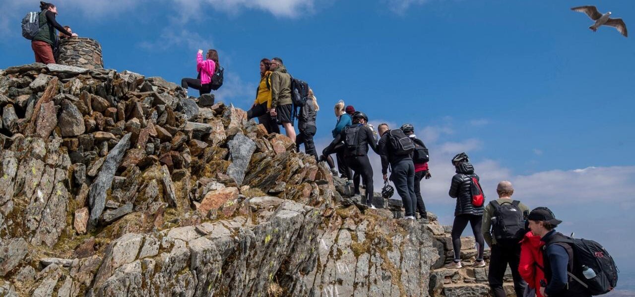 Controversy Erupts Over Queue-Skipping on Wales’ Highest Peak