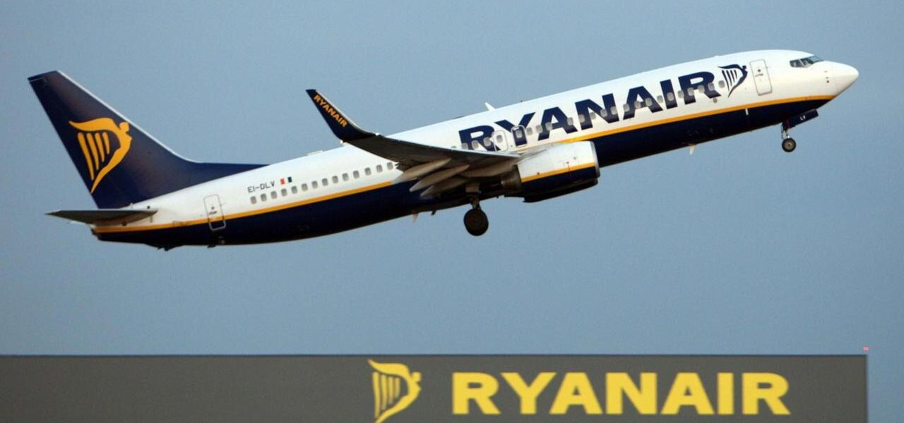 Engine Part Failure Linked to Ryanair Window Incident, Preliminary Report Reveals