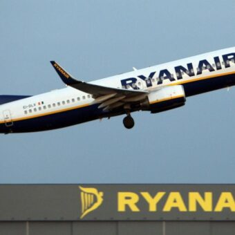 Engine Part Failure Linked to Ryanair Window Incident, Preliminary Report Reveals Engine Part Failure Linked to Ryanair Window Incident, Preliminary Report Reveals