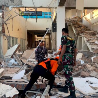 Indonesia Earthquake: Magnitude 7.7 Quake Kills 51, Displaces Thousands