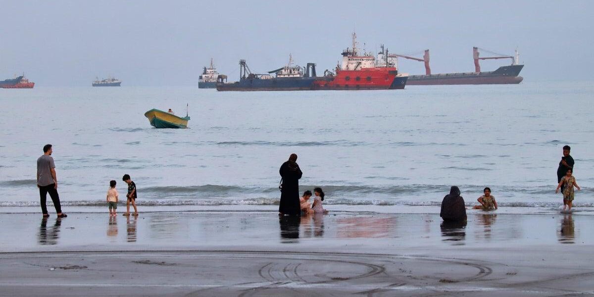 Iran Announces Strait of Hormuz Closure Until US Meets Six Demands Iran Announces Strait of Hormuz Closure Until US Meets Six Demands