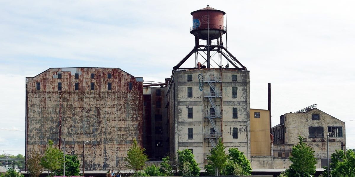 Portland Mill Faces Collapse Risk as Rail Operations Continue