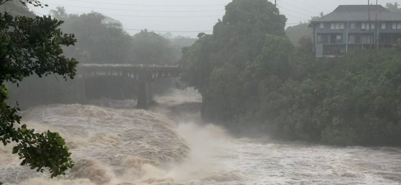 Hurricane Lala Strikes Hawaii, 89,000 Left Without Power Hurricane Lala Strikes Hawaii, 89,000 Left Without Power