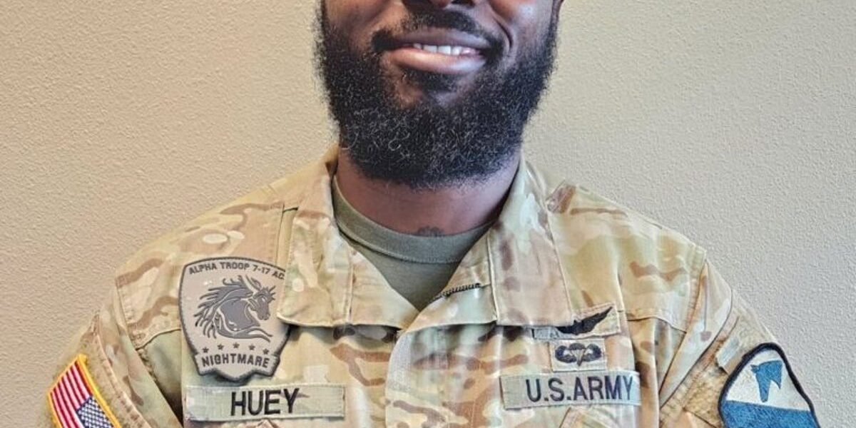 Army Identifies Two Fort Hood Helicopter Pilots Killed in Apache Crash Army Identifies Two Fort Hood Helicopter Pilots Killed in Apache Crash