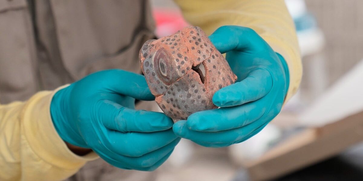 Ancient Ritual Offering: Archaeologists Discover Skeletal Remains Near Lima Pyramid