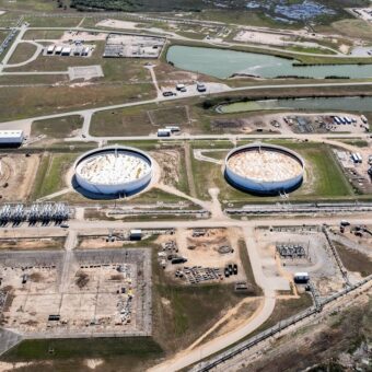US Oil Reserves Hit Critical Lows Amid Geopolitical Tensions US Oil Reserves Hit Critical Lows Amid Geopolitical Tensions