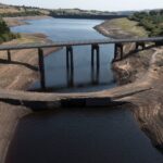 Houseboat Owners Face Crisis as England’s Water Levels Plummet Houseboat Owners Face Crisis as England’s Water Levels Plummet