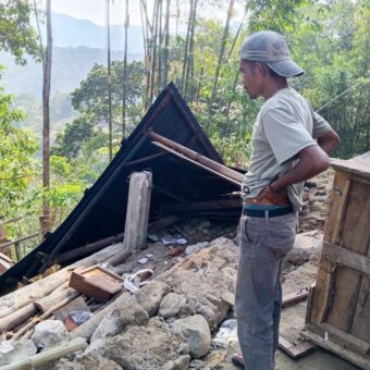 7.7 Magnitude Earthquake Hits Indonesia, Claims Lives and Causes Panic