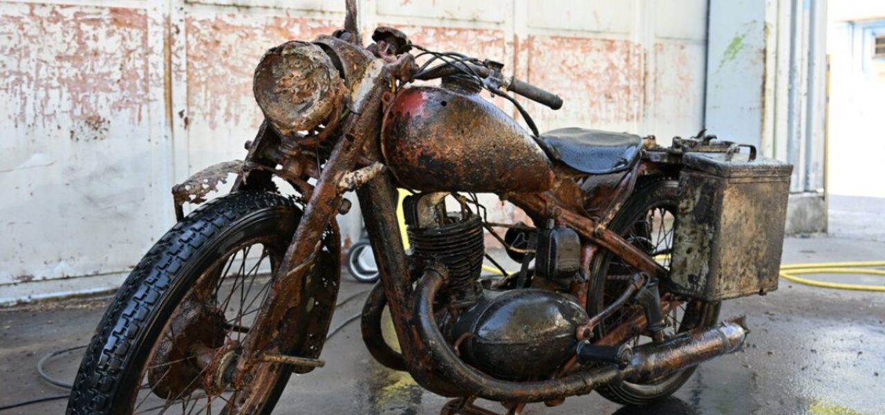 Danube River Reveals WWII Soldiers and Motorcycle Amid Low Water Levels Danube River Reveals WWII Soldiers and Motorcycle Amid Low Water Levels