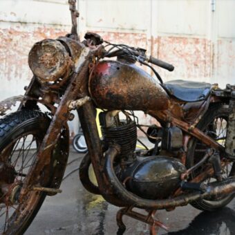 Danube River Reveals WWII Soldiers and Motorcycle Amid Low Water Levels Danube River Reveals WWII Soldiers and Motorcycle Amid Low Water Levels