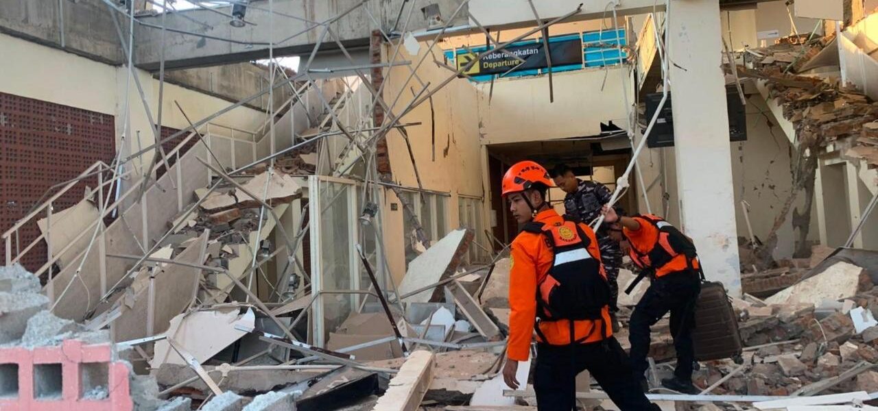 Five Dead as 7.7 Magnitude Earthquake Strikes Eastern Indonesia