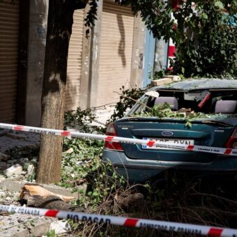 Tourist Hotspot in Granada Shuts Down Following Series of Earthquakes Tourist Hotspot in Granada Shuts Down Following Series of Earthquakes