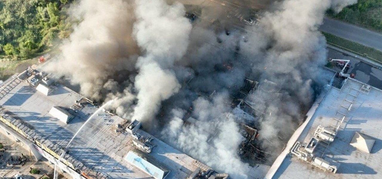 14 Killed, 121 Injured in Russian Double-Tap Drone Strikes on Ukrainian Mall 14 Killed, 121 Injured in Russian Double-Tap Drone Strikes on Ukrainian Mall