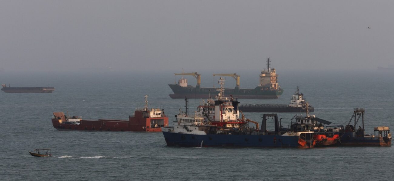 Iran Grants Permission for Select Iraqi Oil Tankers to Transit Through Strait of Hormuz