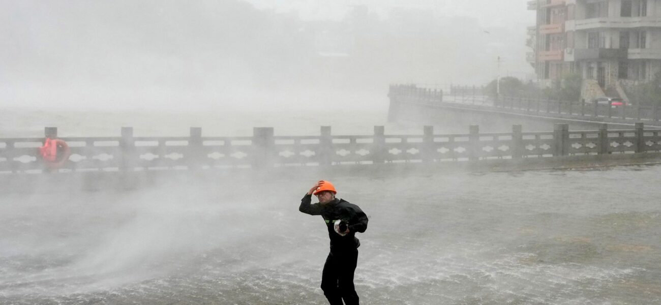 Typhoon Dolphin Forces Hundreds of Flight Cancellations in China Typhoon Dolphin Forces Hundreds of Flight Cancellations in China