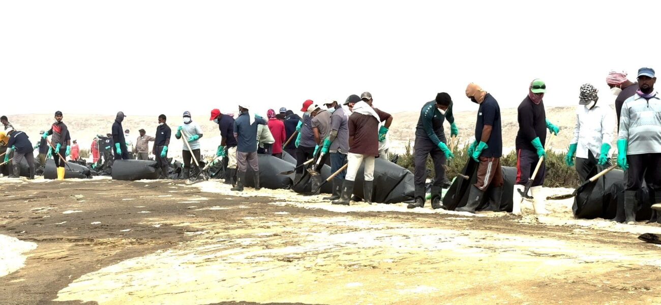 Urgent Cleanup Effort Launched as Russian Oil Spill Hits Oman’s Coastline