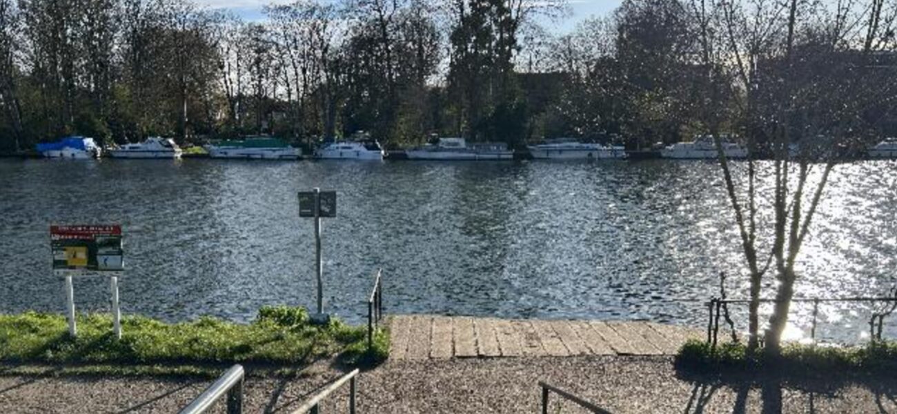 Toxic Algae Forces Closure of London’s Only Thames Bathing Spot Toxic Algae Forces Closure of London’s Only Thames Bathing Spot