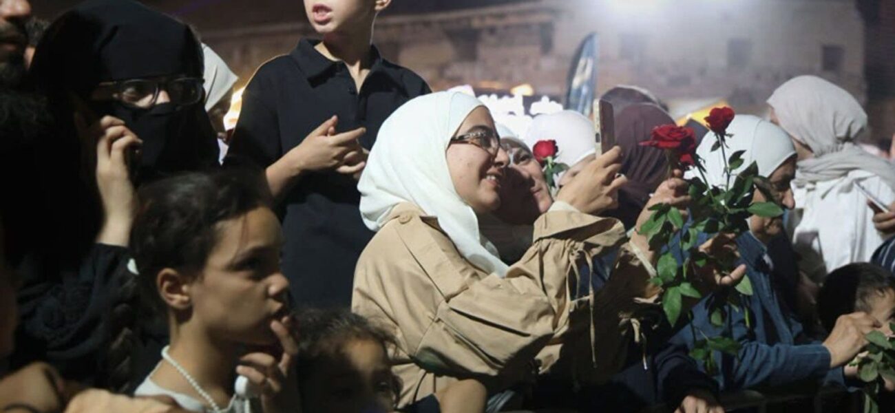 Syrian Army Helicopters Drop Roses on Damascus Festival Crowds Syrian Army Helicopters Drop Roses on Damascus Festival Crowds