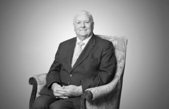 Tributes Pour In for John Pye, Co-Founder of Renowned Auction House Tributes Pour In for John Pye, Co-Founder of Renowned Auction House