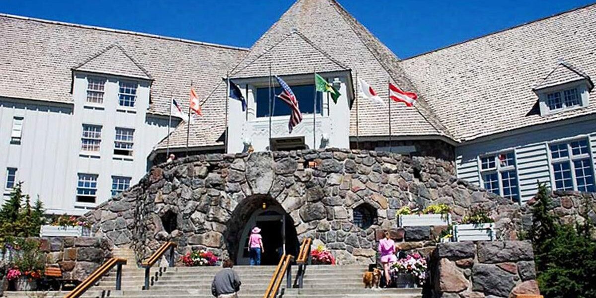 Oregon Wildfire Threatens Iconic Hotel from ‘The Shining’ Oregon Wildfire Threatens Iconic Hotel from ‘The Shining’