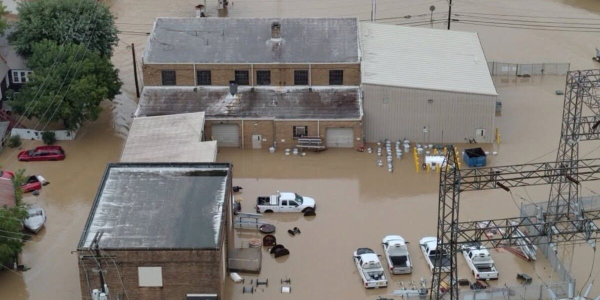 Catastrophic Storm Ravages Midwest: 700,000 Left Without Power Catastrophic Storm Ravages Midwest: 700,000 Left Without Power