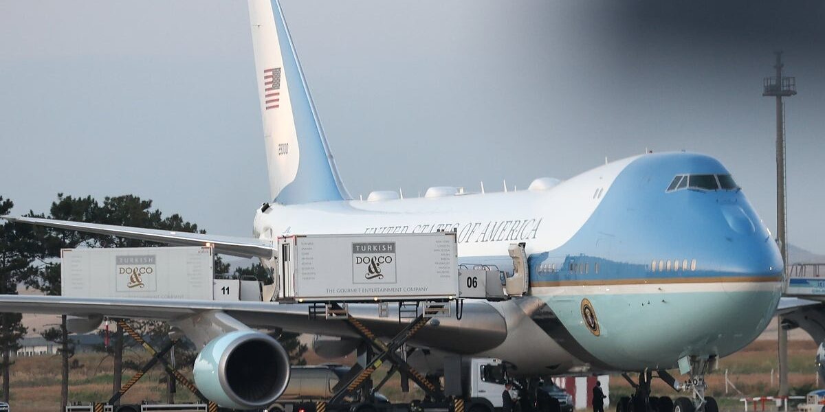 Former Secret Service Agents Defend Trump’s Strategic Decoy Flights Former Secret Service Agents Defend Trump’s Strategic Decoy Flights