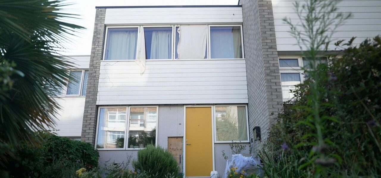 1960s Ex-Council House Stays Cool Without Air Conditioning 1960s Ex-Council House Stays Cool Without Air Conditioning