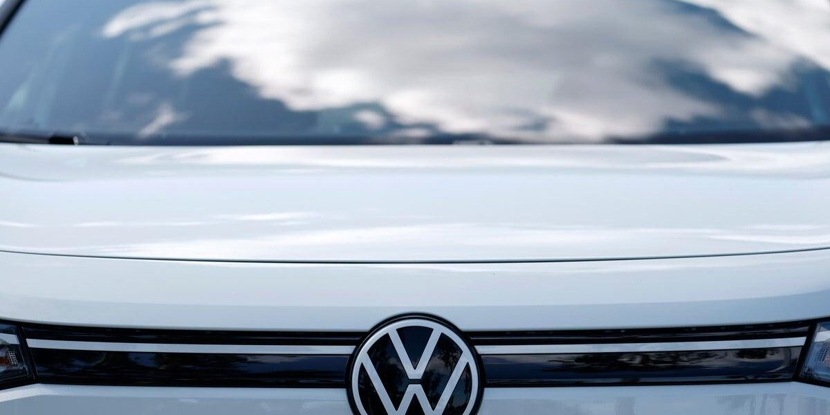 Thieves Deploy Drones to Steal 70 Volkswagen Badges in UK Crime Spree Thieves Deploy Drones to Steal 70 Volkswagen Badges in UK Crime Spree
