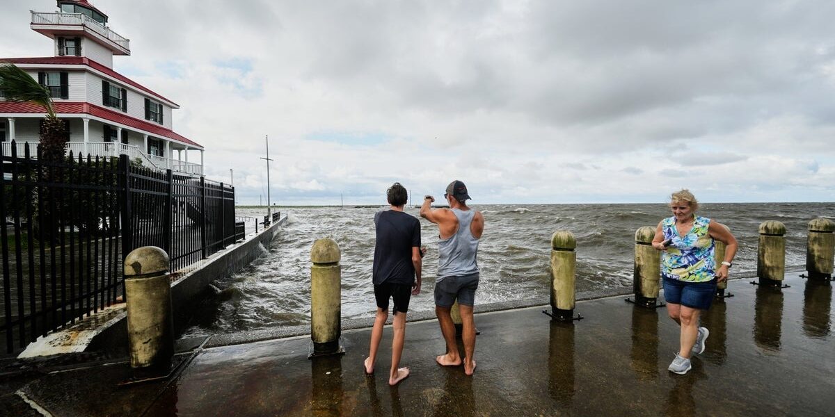 America’s Weather Forecasting Crisis: Decline in Data Collection Sparks Public Outrage