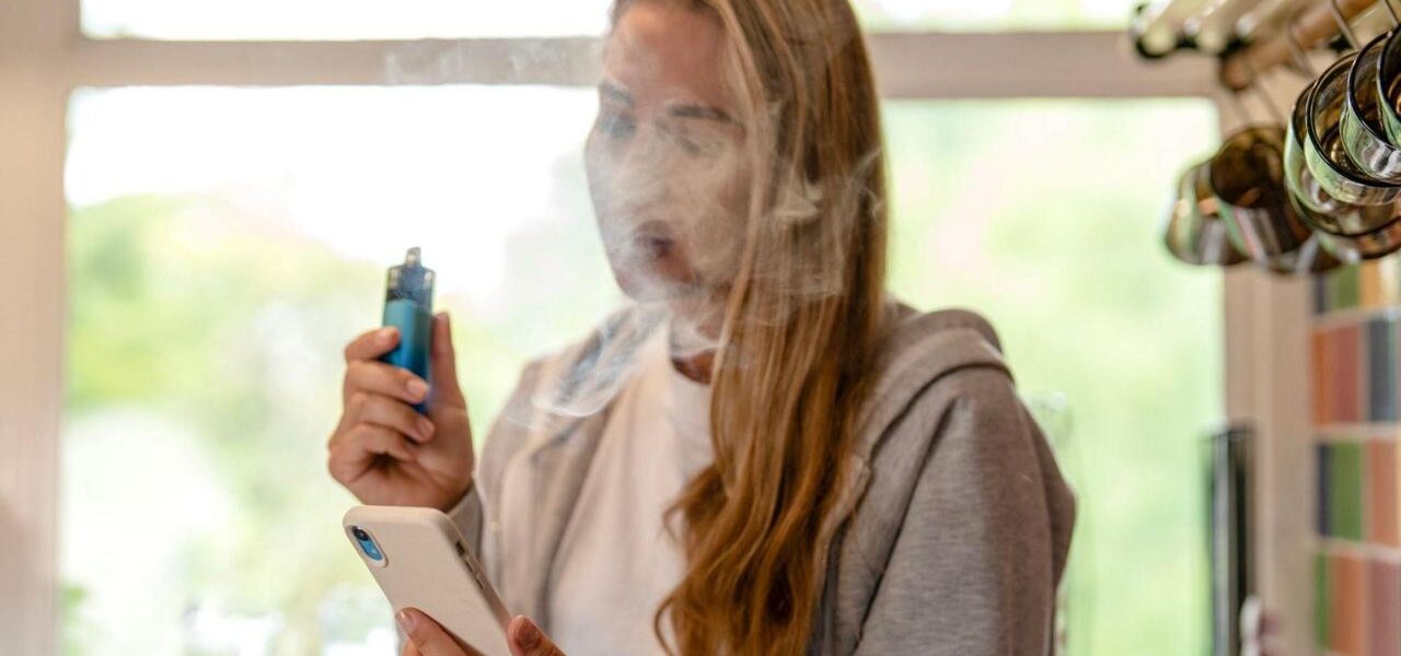 Health Risks of Vaping in Children Highlighted by Royal College Report Health Risks of Vaping in Children Highlighted by Royal College Report